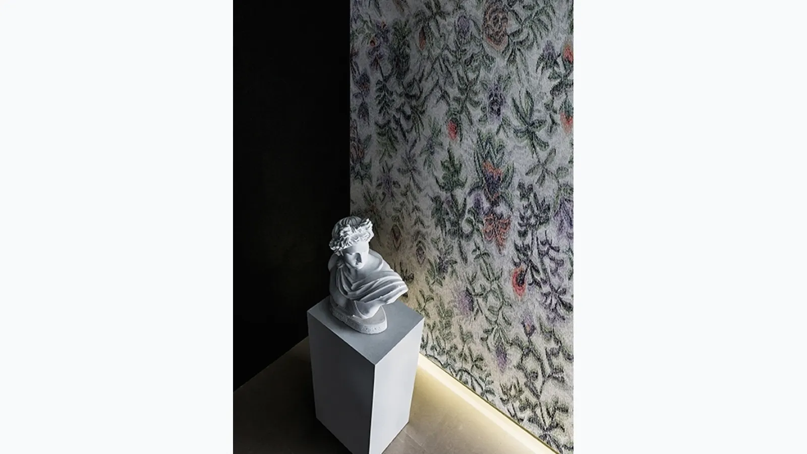 Carta da parati vinilica A Tratti con disegno floreale di Wall&Decò
