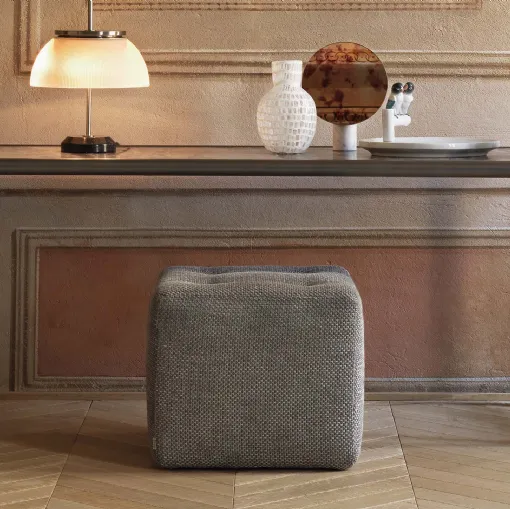 Pouf Iko in tessuto a forma di cubo di Flou