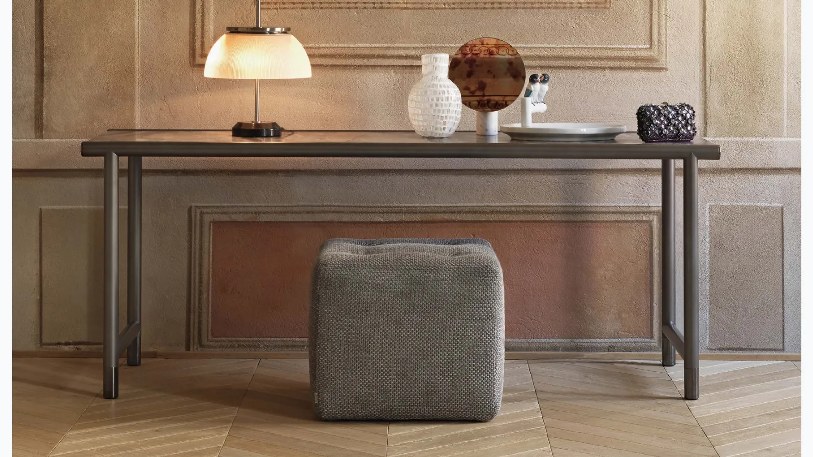 Pouf Iko in tessuto a forma di cubo di Flou