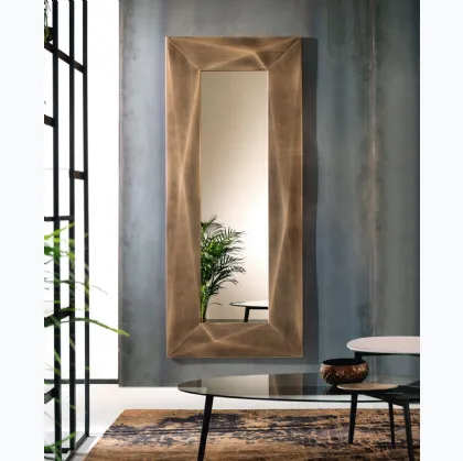 Specchio Diamond con cornice in ottone spazzolato di Riflessi
