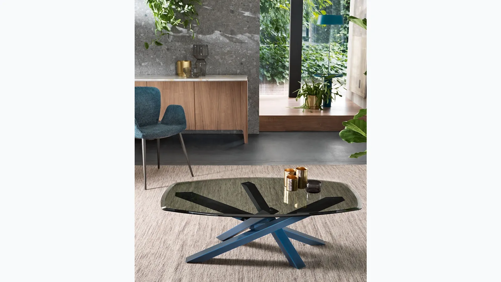 Tavolino con top in cristallo temperato e base in alluminio verniciato Shangai di Riflessi