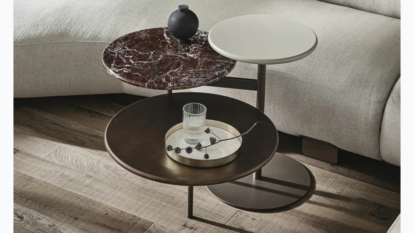 Tavolino Tris con struttura in metallo e piani in MDF e marmo di Ditre Italia