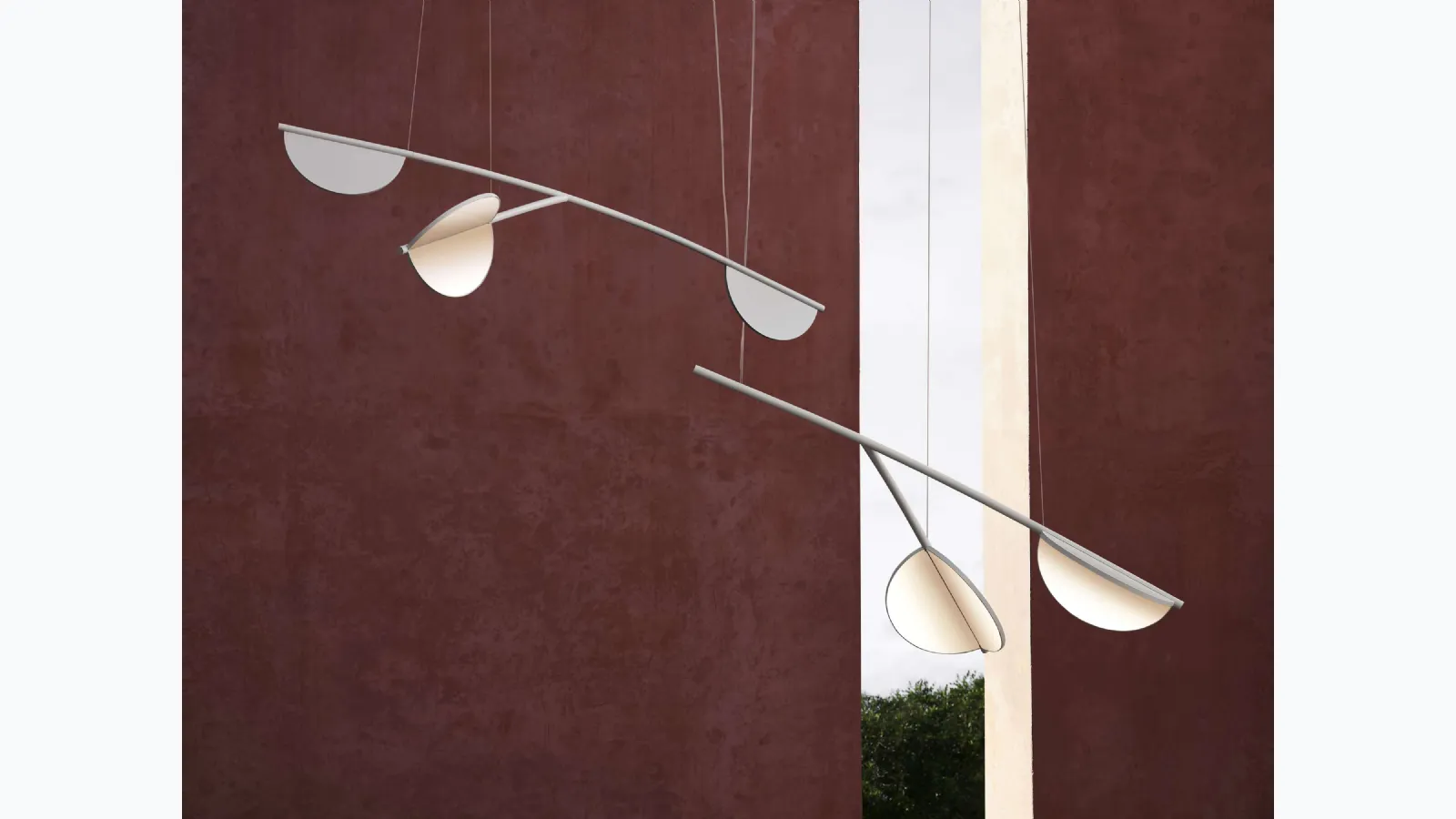 Lampada a sospensione di design in alluminio Almendra Organic di Flos