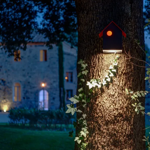 Lampada da esterno ispirata alla casetta per gli uccellini IMU di Davide Groppi