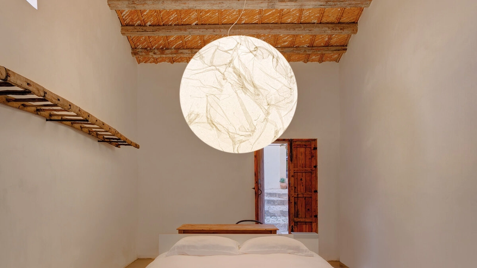 Lampada a sospensione Moon di Davide Groppi