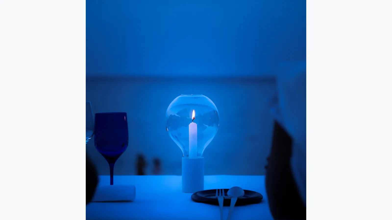 Lampada da esterno da tavolo in vetro soffiato, metallo e cera Light My Fire di Davide Groppi