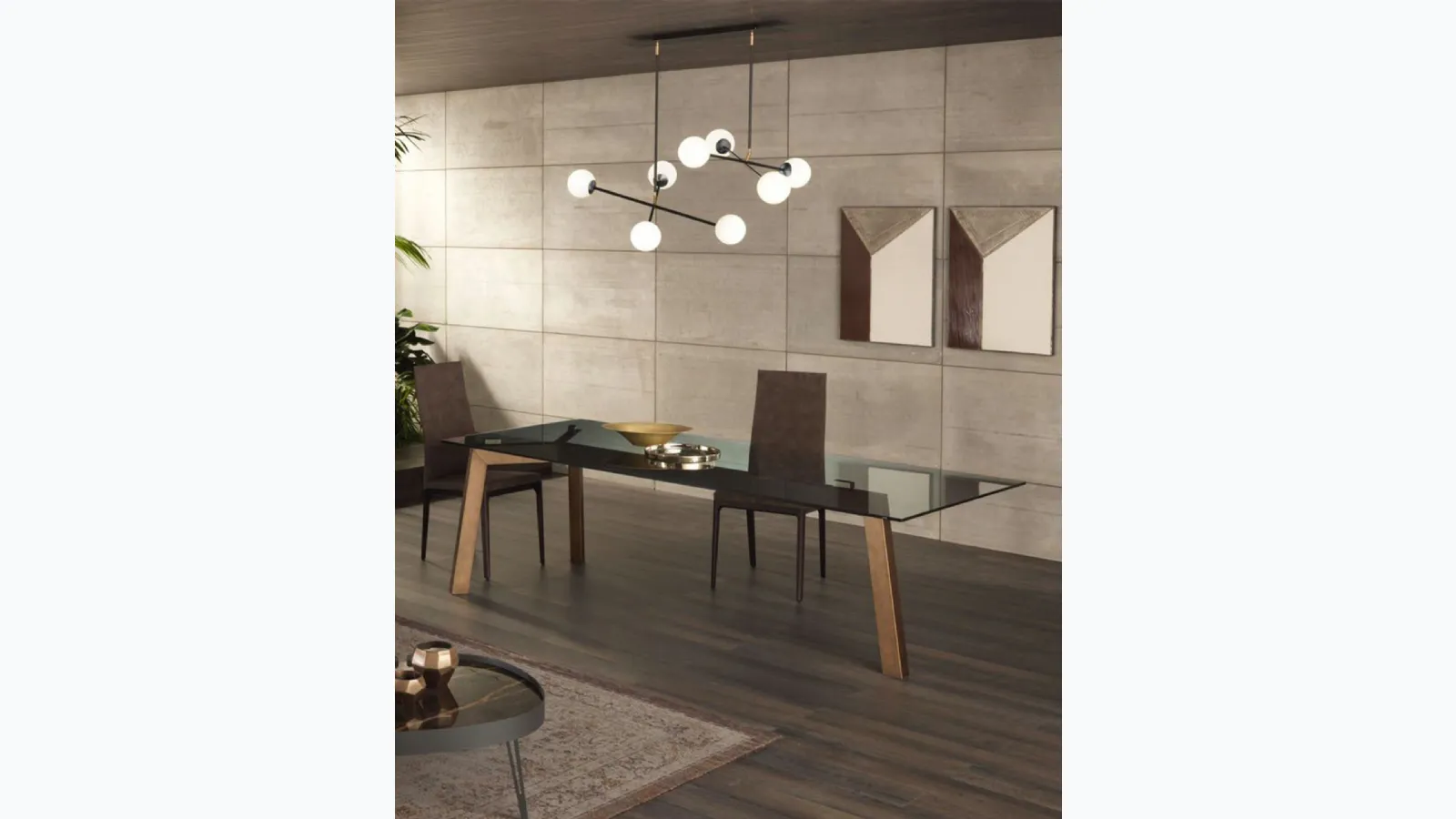 Lampada a sospensione Meridian S8 in metallo con 8 globi in vetro bianco satinato di Riflessi