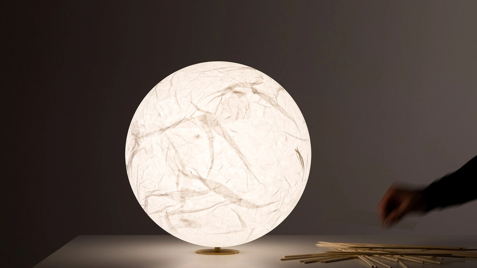 Lampada da tavolo Moon T di Davide Groppi