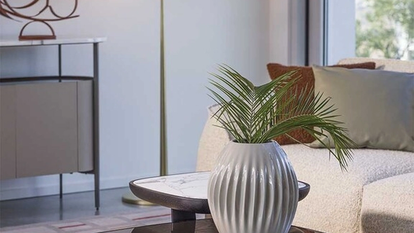 Lampada da terra in ottone Moonbeam di Poltrona Frau