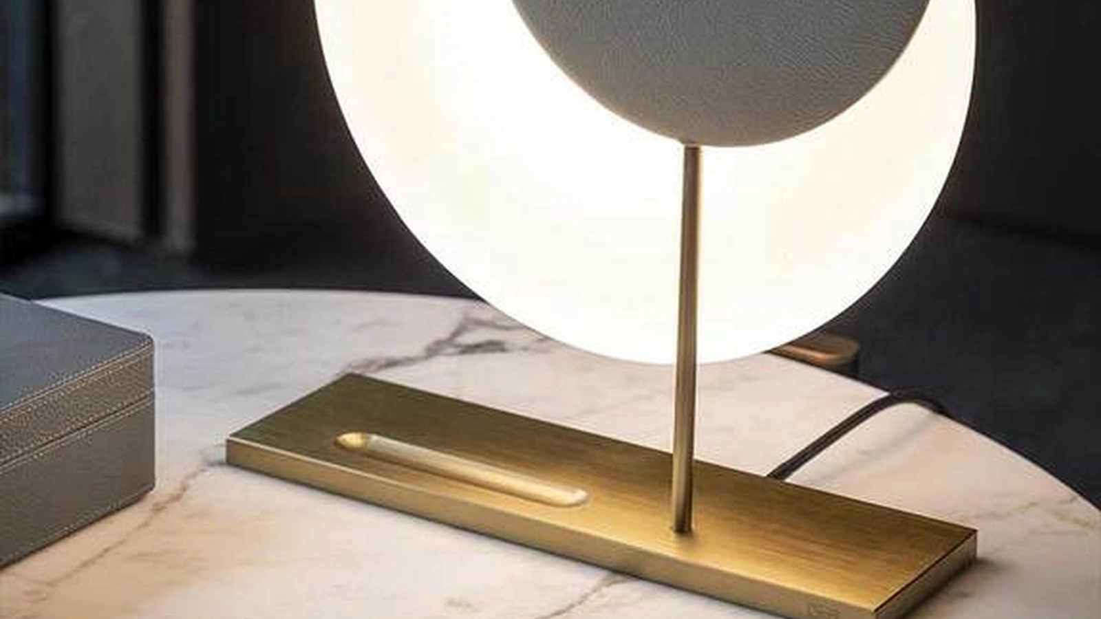 Lampada da tavolo Moonbeam di Poltrona Frau