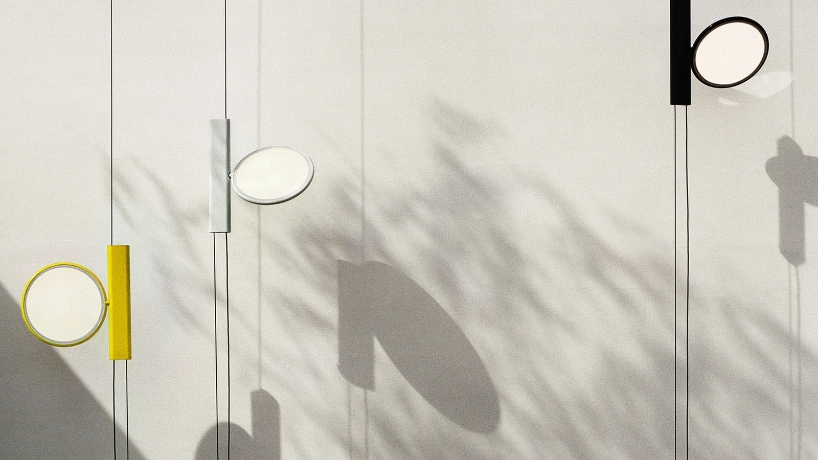 Lampada di design regolabile in alluminio Ok di Flos