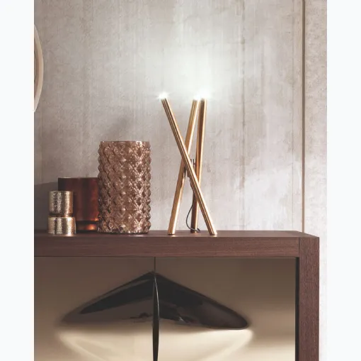 Lampada Shangai T da Tavolo composta da tre tubolari metallici verniciati con trattamento satinato galvanico di Riflessi