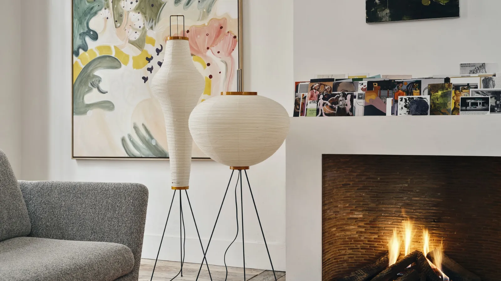 Lampada da terra, realizzata a mano, in tradizionale carta washi, da artigiani giapponesi, Akari 10A di Vitra