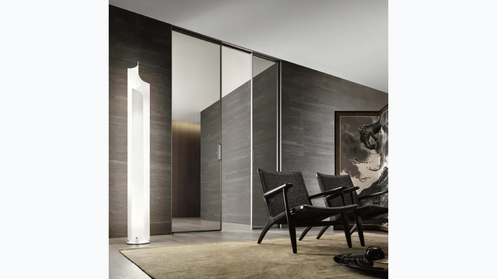 Porta per interni scorrevole Zen in vetro grigio trasparente con struttura in metallo finitura Bronzo di Rimadesio
