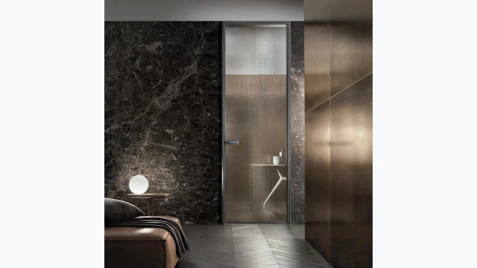Porta battente in Vetro Rete Bronzo con struttura in alluminio finitura Piombo Spin di Rimadesio