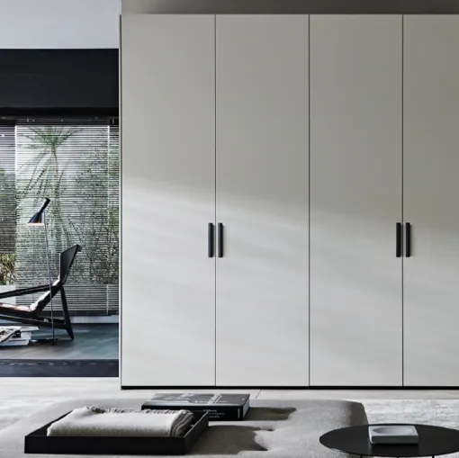 Armadio con ante battenti Gliss Master Twin in melaminico bianco di Molteni & C