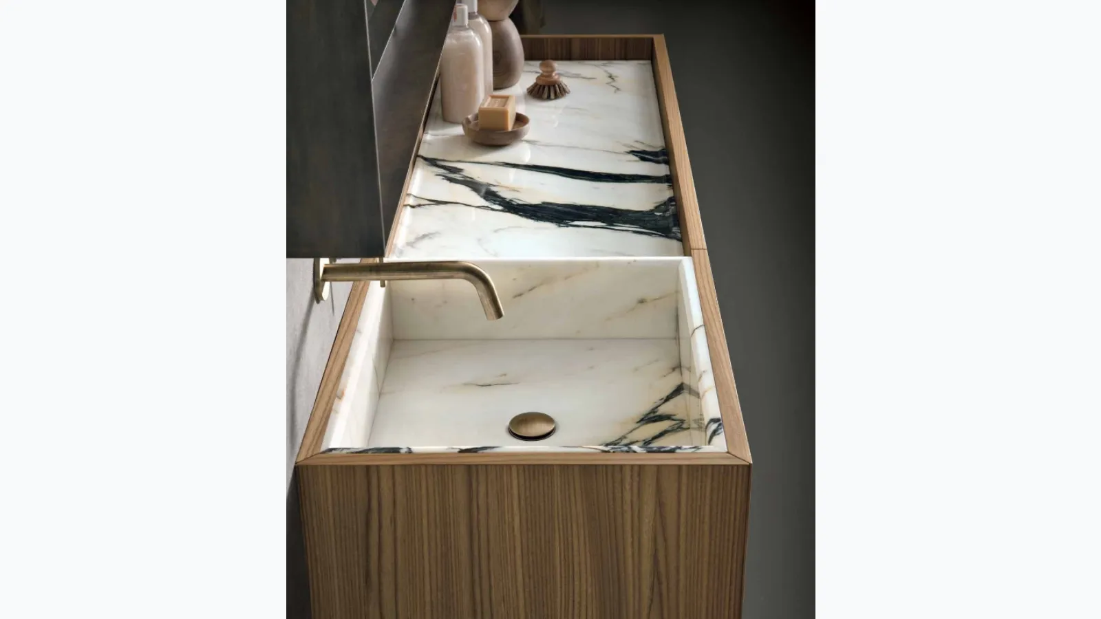 Mobile da Bagno sospeso con piano e lavabo integrato in marmo Paonazzetto Must 04 di Altamarea