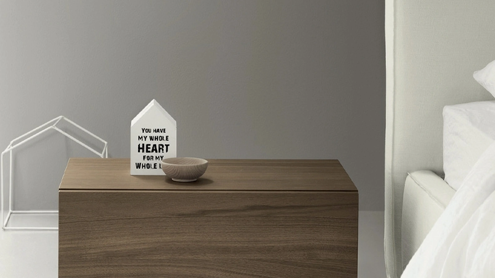 Comodino in noce All Night di Kristalia