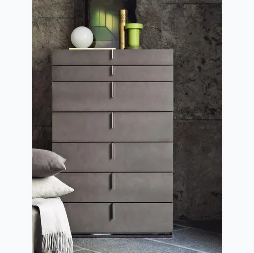 Cassettiera rivestita in pelle Ari di Flou
