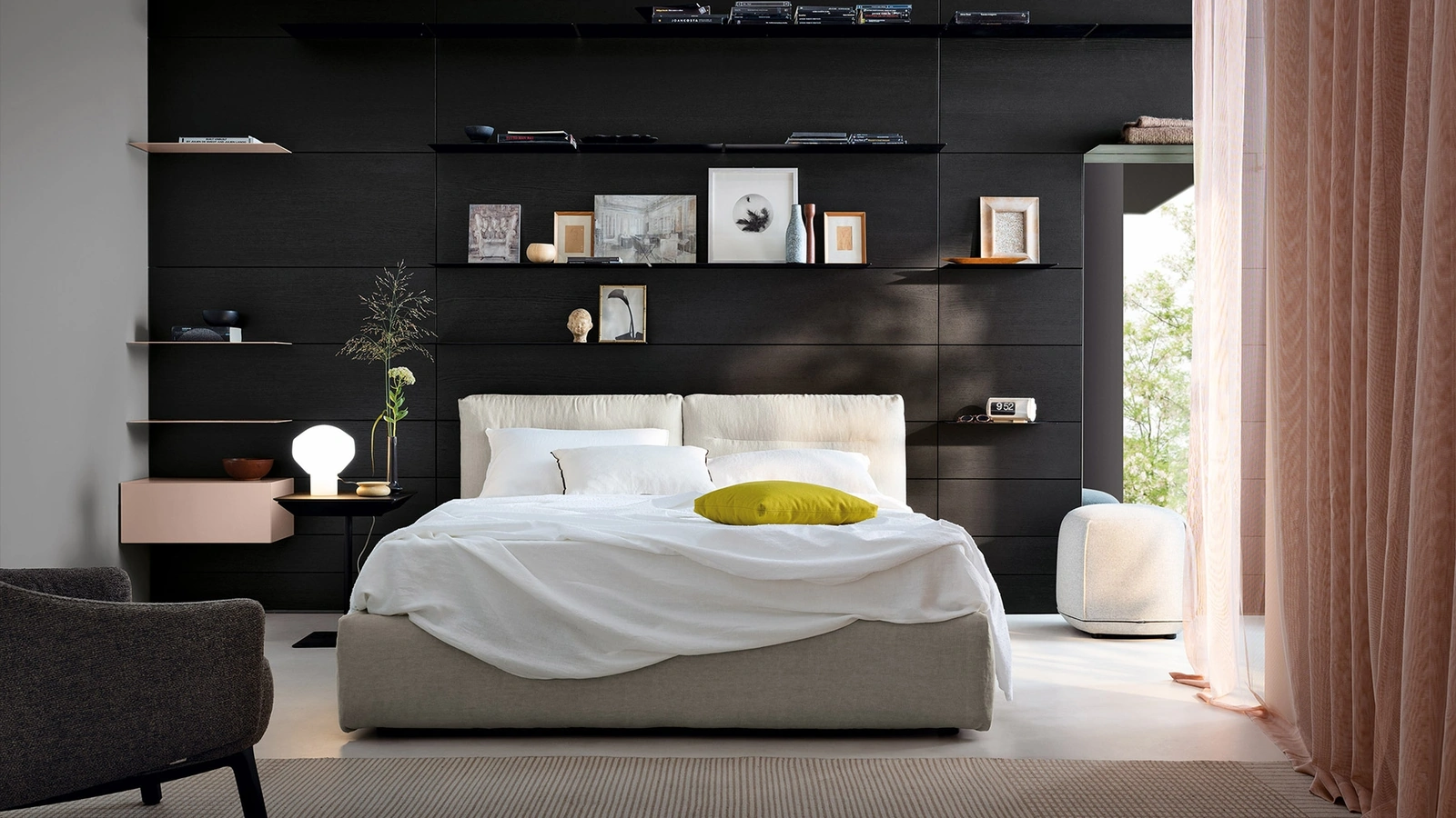 Letto imbottito Bombosoft con contenitore di Kristalia