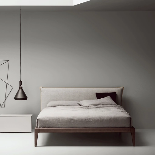 Letto con testiera imbottita Bun di Kristalia