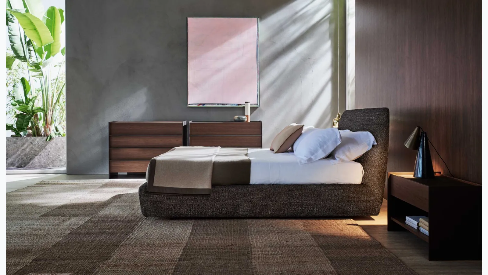Letto in tessuto imbottito con testiera Greenwich di Molteni & C