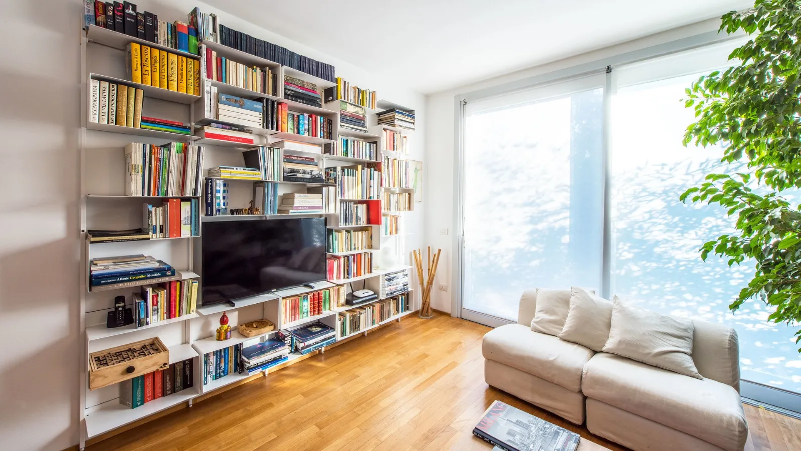 Libreria a muro 25/52 01 in ferro laccato Bianco di Kriptonite