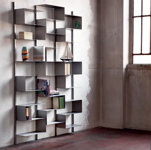 Libreria a muro 25/52 02 in ferro decapato di Kriptonite