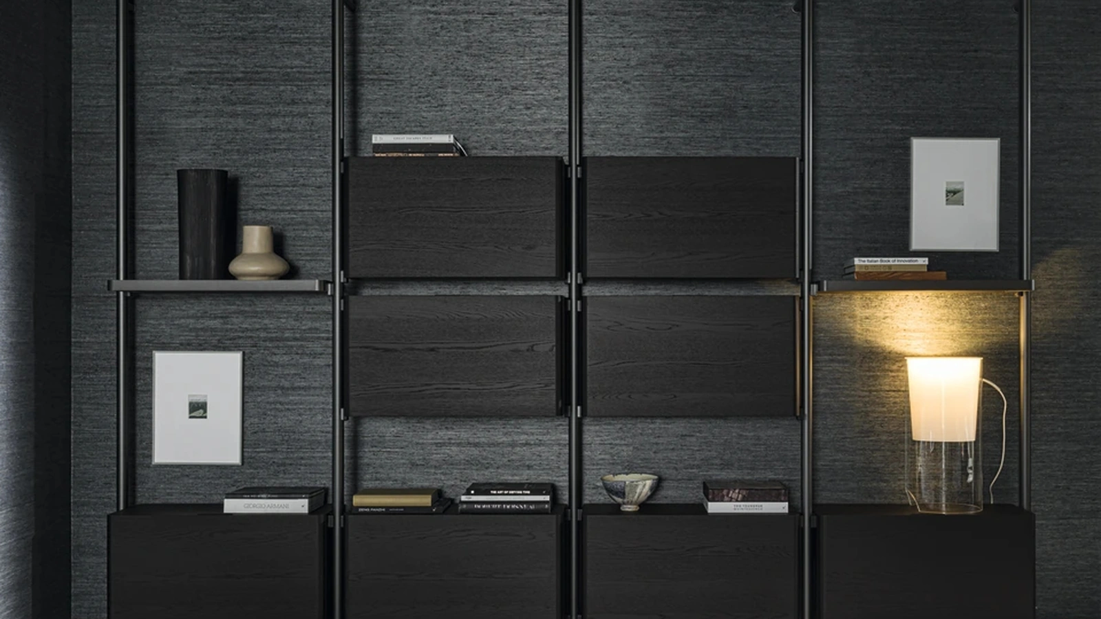 Libreria Hector in alluminio e legno di Molteni & C