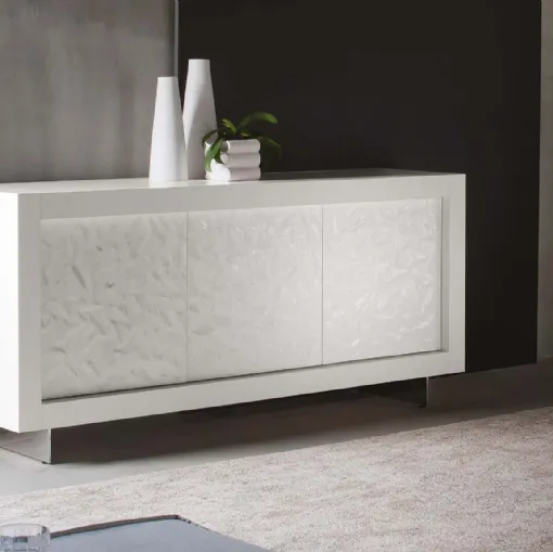 Madia Picasso P1 Mito in laccato opaco Bianco con ante in acciaio martellato laccato Bianco Lucido di Riflessi