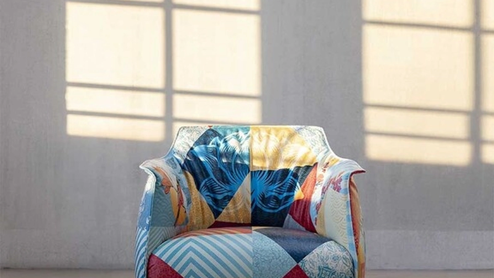 Poltroncina Archibald Delicate Balance Limited Edition di Poltrona Frau