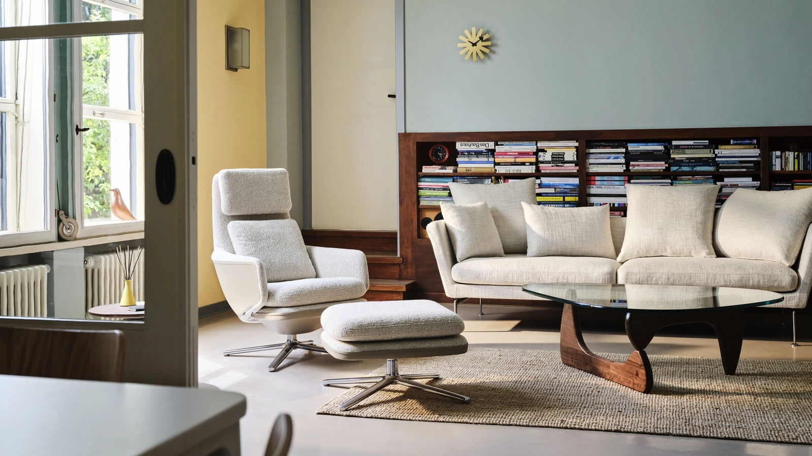 Poltrona Grand Relax & Ottoman di Vitra