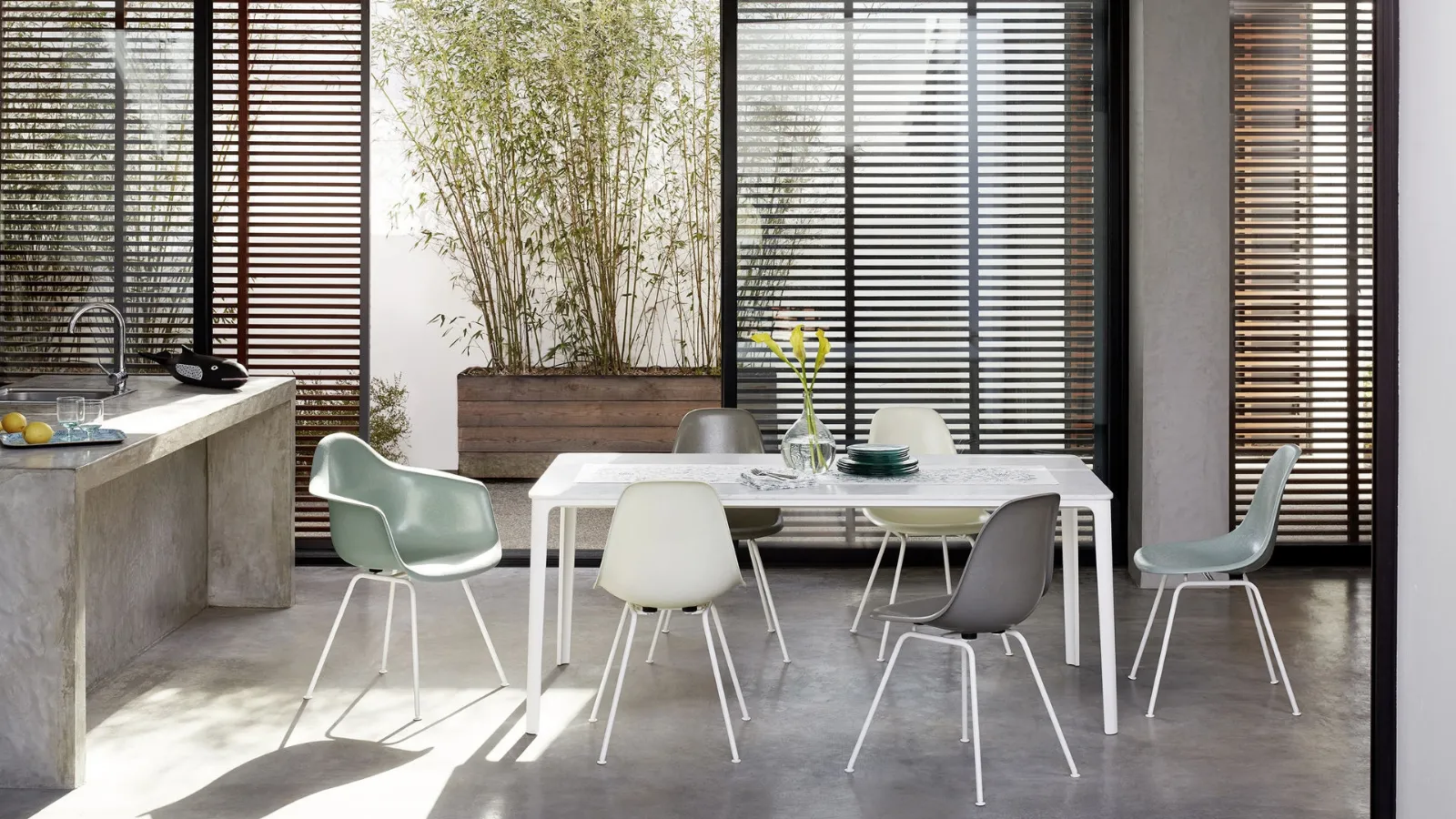 Sedia con o senza braccioli Eames Fiberglass DAX Vitra