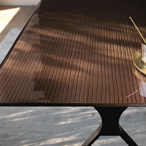 Tavolo con top in vetro e base in metallo Hype di Fiam