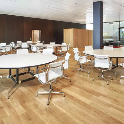 Tavolo con top in laminato bianco e gambe in alluminio Eames Segmented Tables Meeting di Vitra