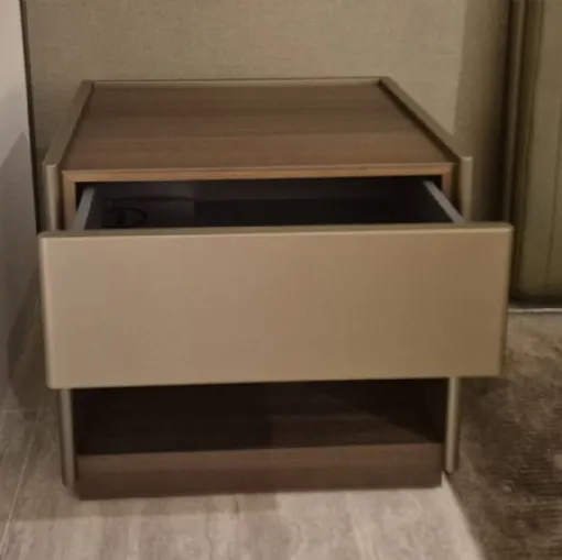 Comodino mod. 5050 di Molteni & C