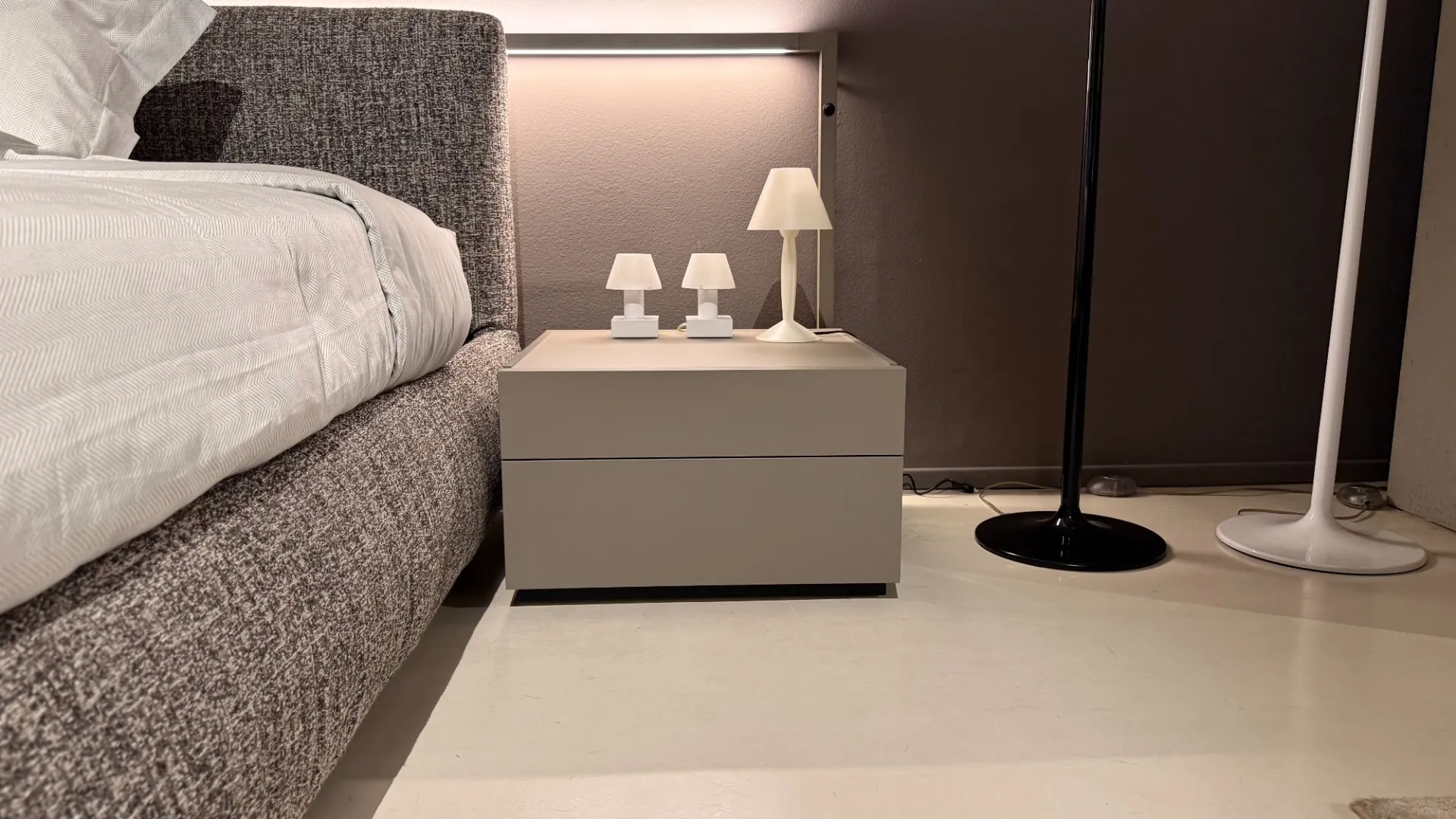 Comodino mod 606 di Molteni & C