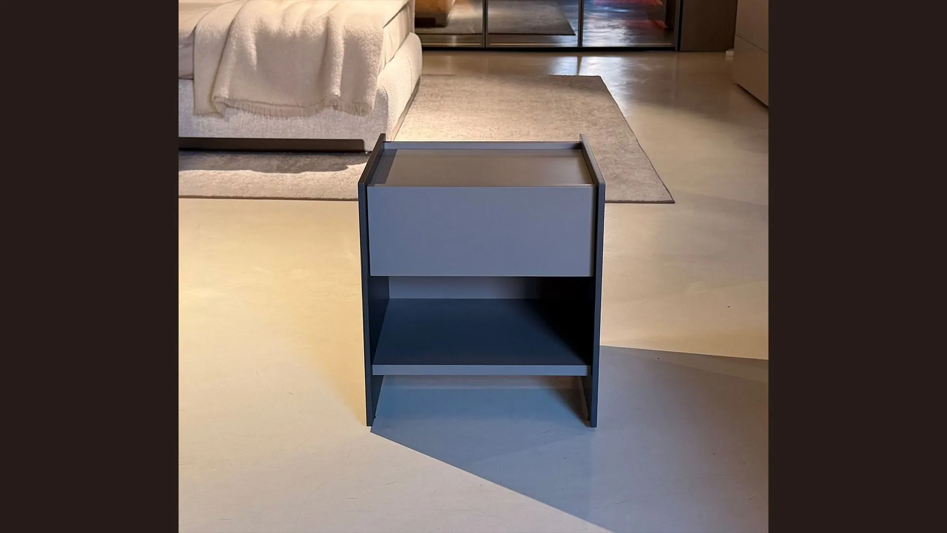comodino mod. Casper di Molteni & C