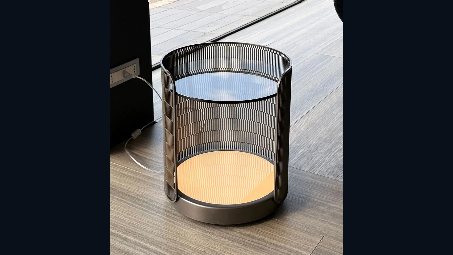 Comodino mod. chiaro di luna di Flou