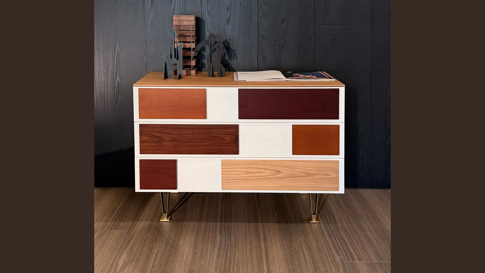 Cassettiera mod. D.655.2 di Molteni & C