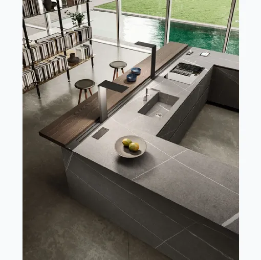 Cucina Design angolare con ante e top in gres e bancone impiallacciato olmo Ak 04 02 di Arrital