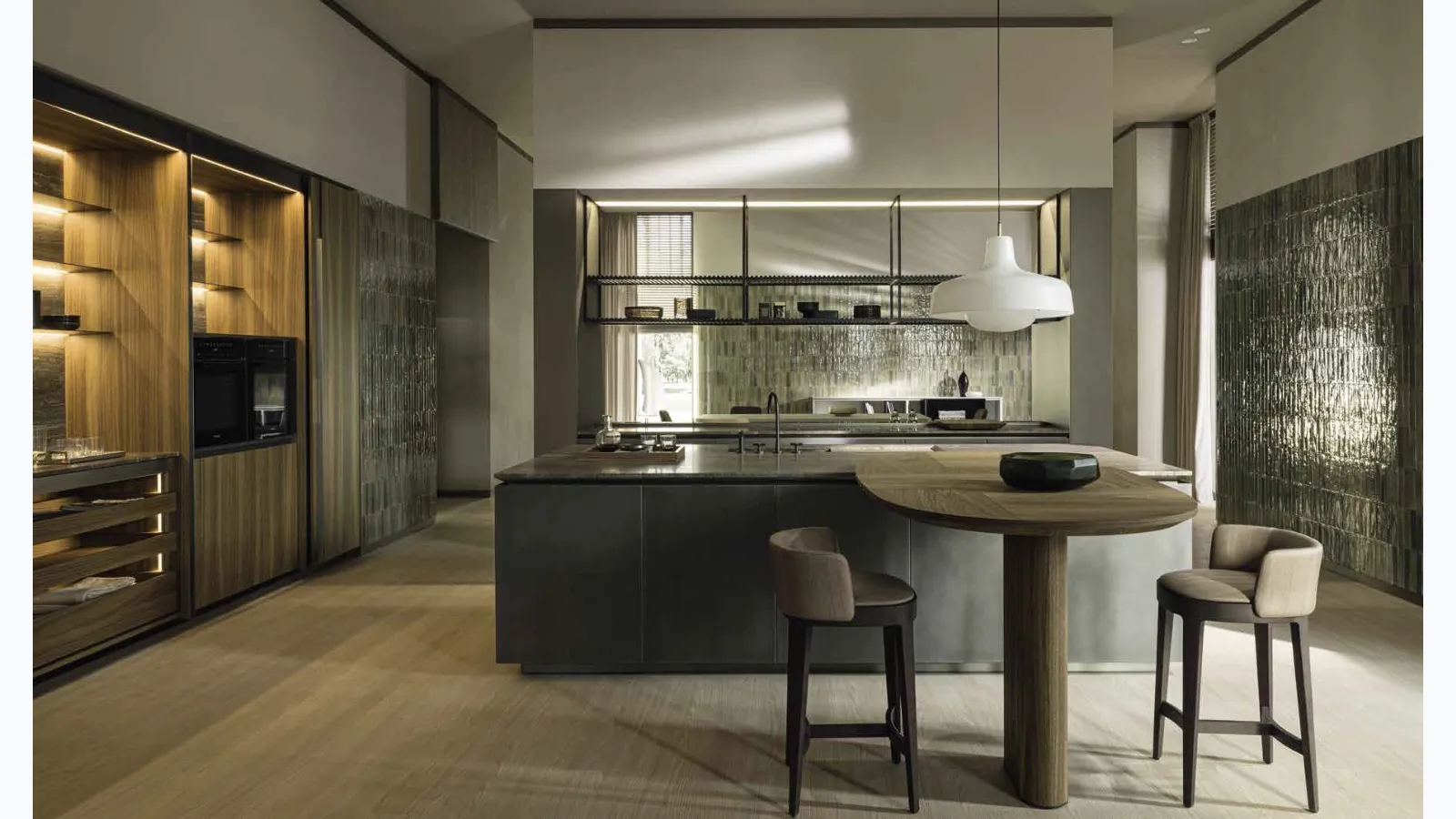 Cucina Design con isola Intersection in acciaio Nebula e top in marmo con penisola snack in Rovere Thermo di Dada