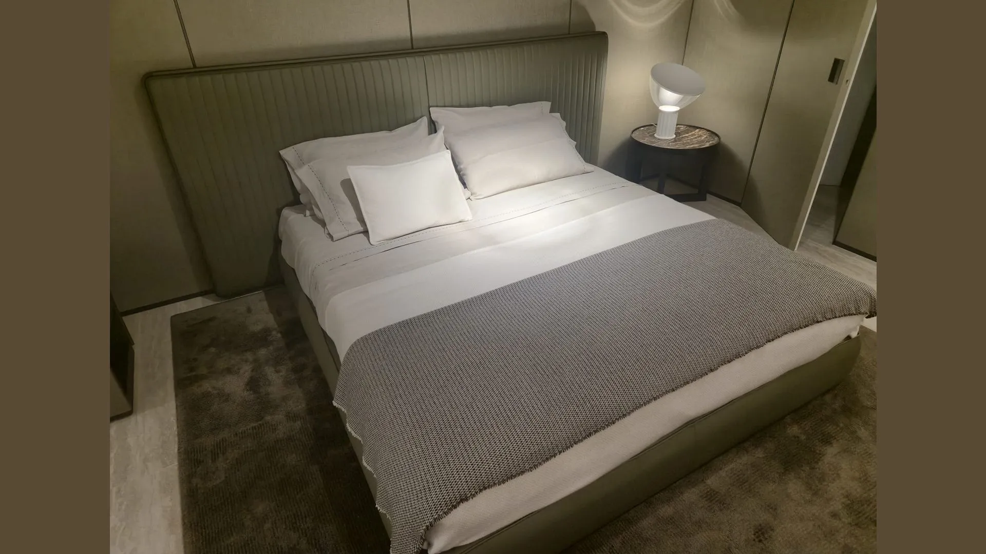 Letto mod. Ovidio di Molteni & C