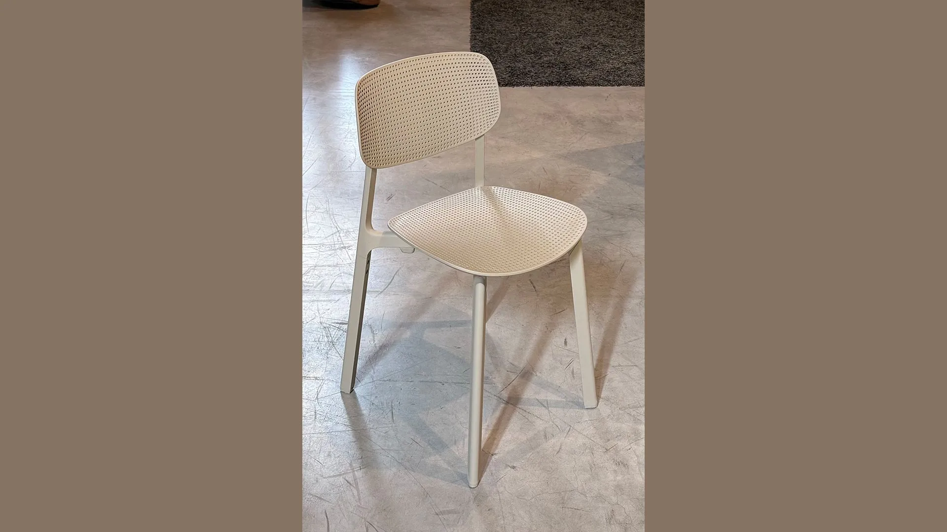 sedia mod coleander di kristalia