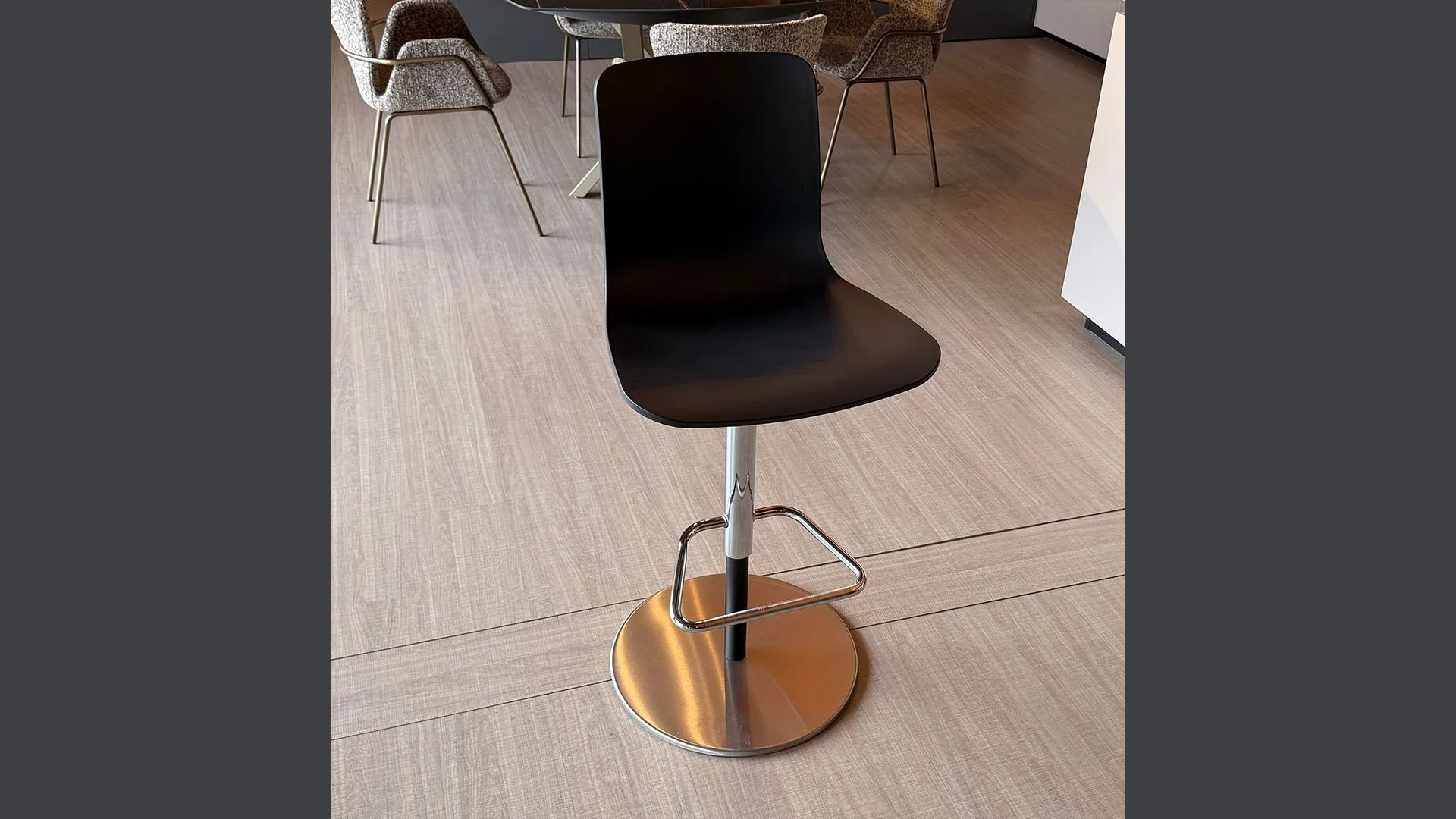 sgabello mod. hal barstool di vitra
