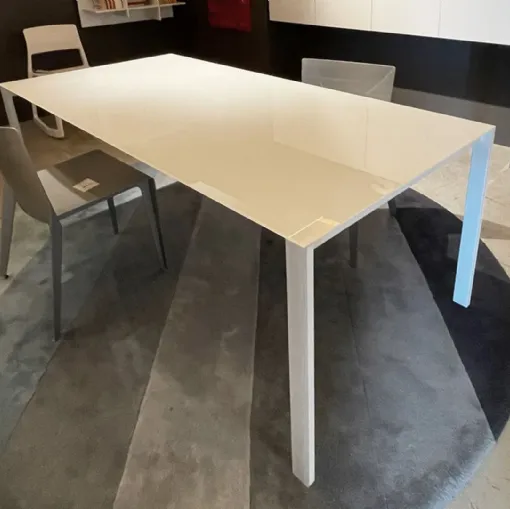 tavolo thin k di Kristalia