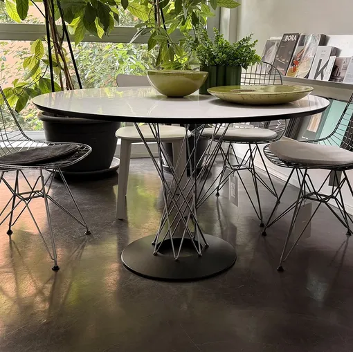 tavolo mod. Dinning table di Vitra