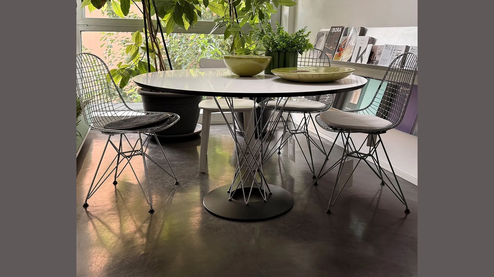 tavolo mod. Dinning table di Vitra