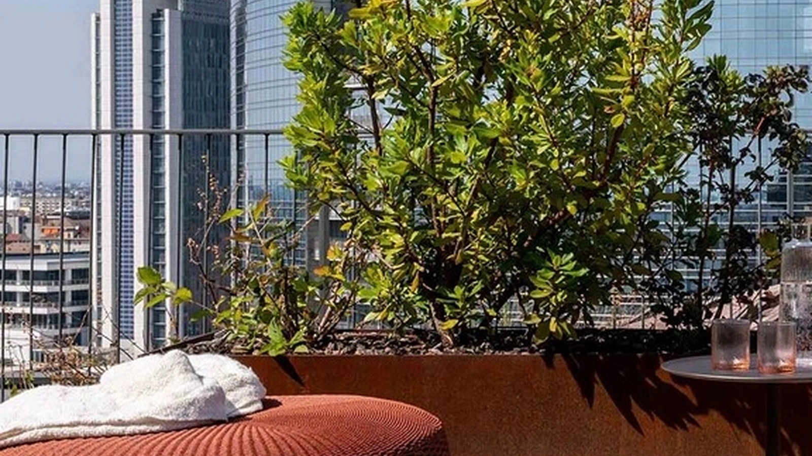 Pouf Leplì di Poltrona Frau