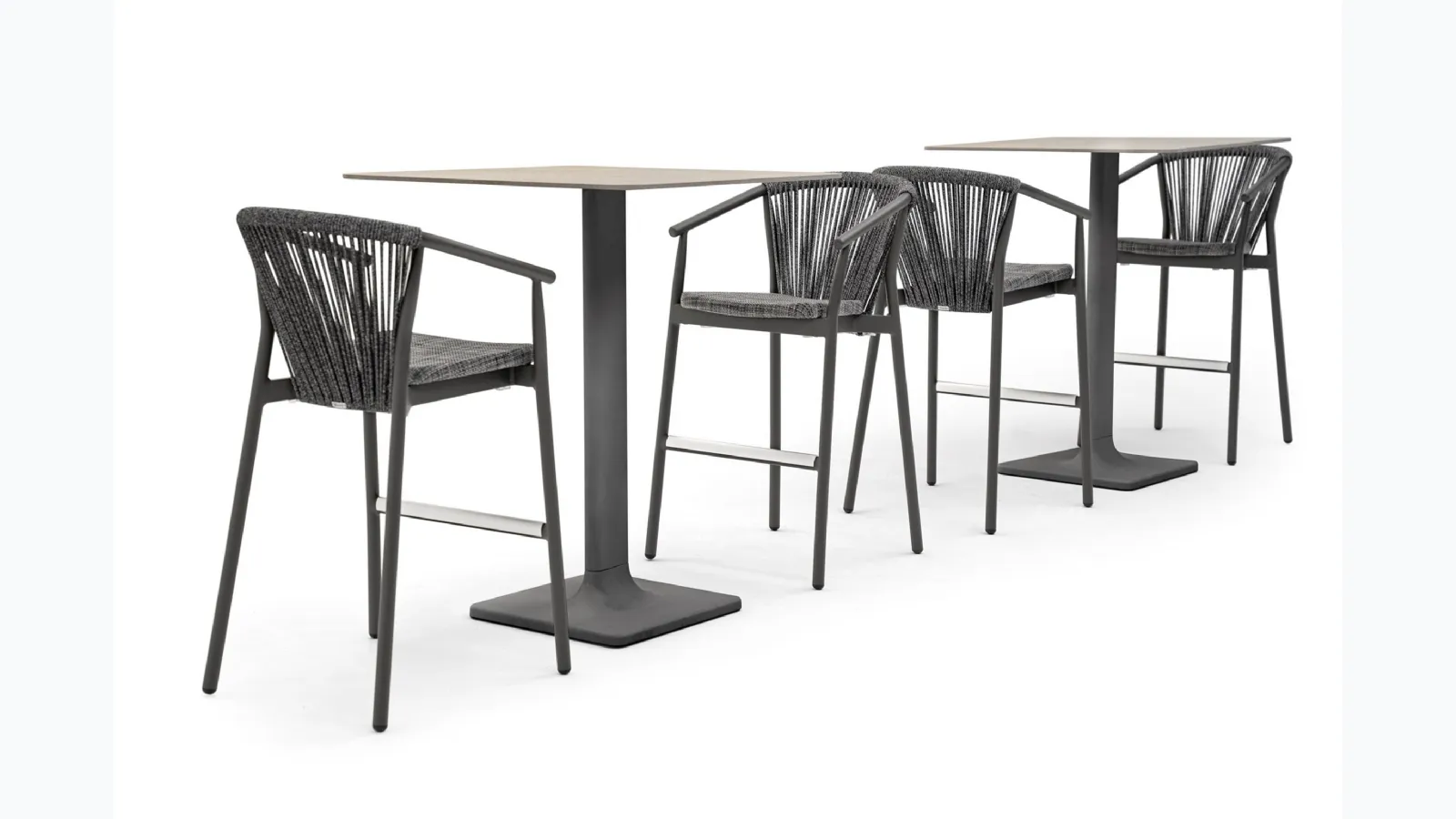 Sgabello impilabile con struttura in alluminio, seduta in tessuto tecnico in PVC e schienale in cordino sintetico Smart di Varaschin